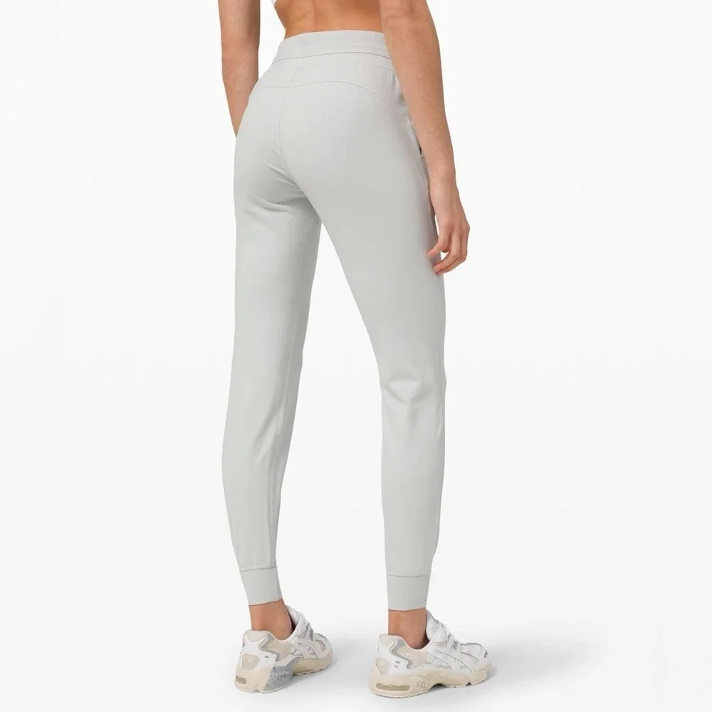 Lululemon Ready To Rulu Pant in Vapor NWT - Picture 3 of 6